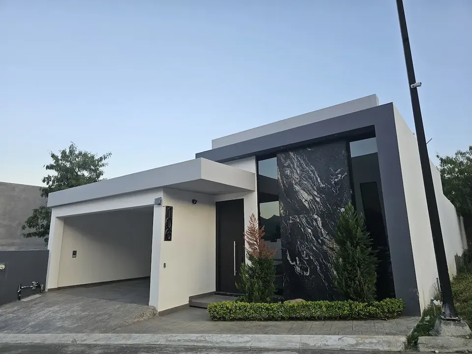 Casa Media Luna – Santiago, NL