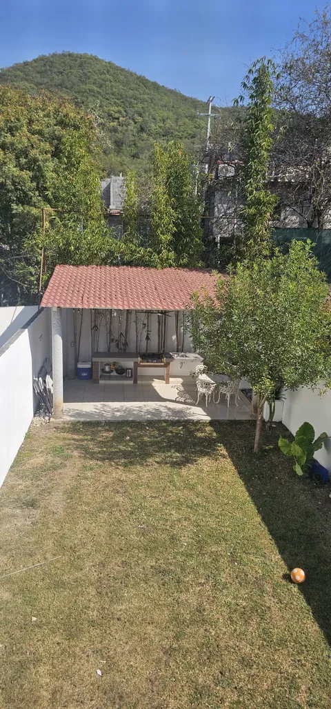 Casa Rincón de San Gerardo – Frente al Parque 2