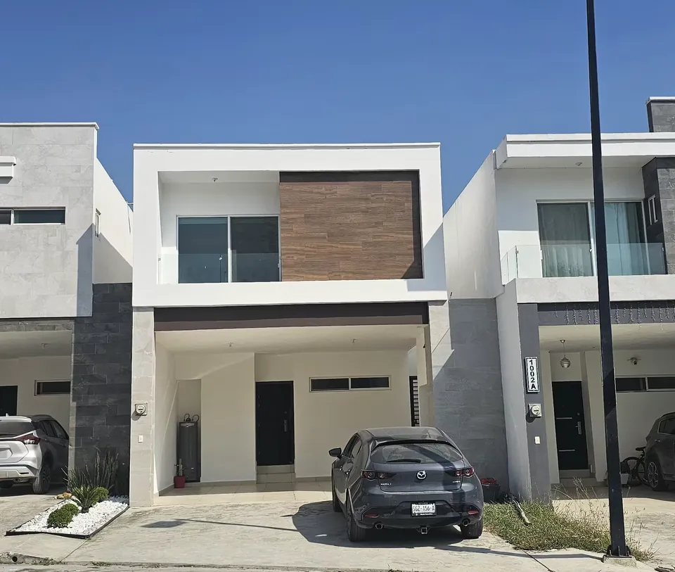Casa Rincón de San Gerardo – Frente al Parque